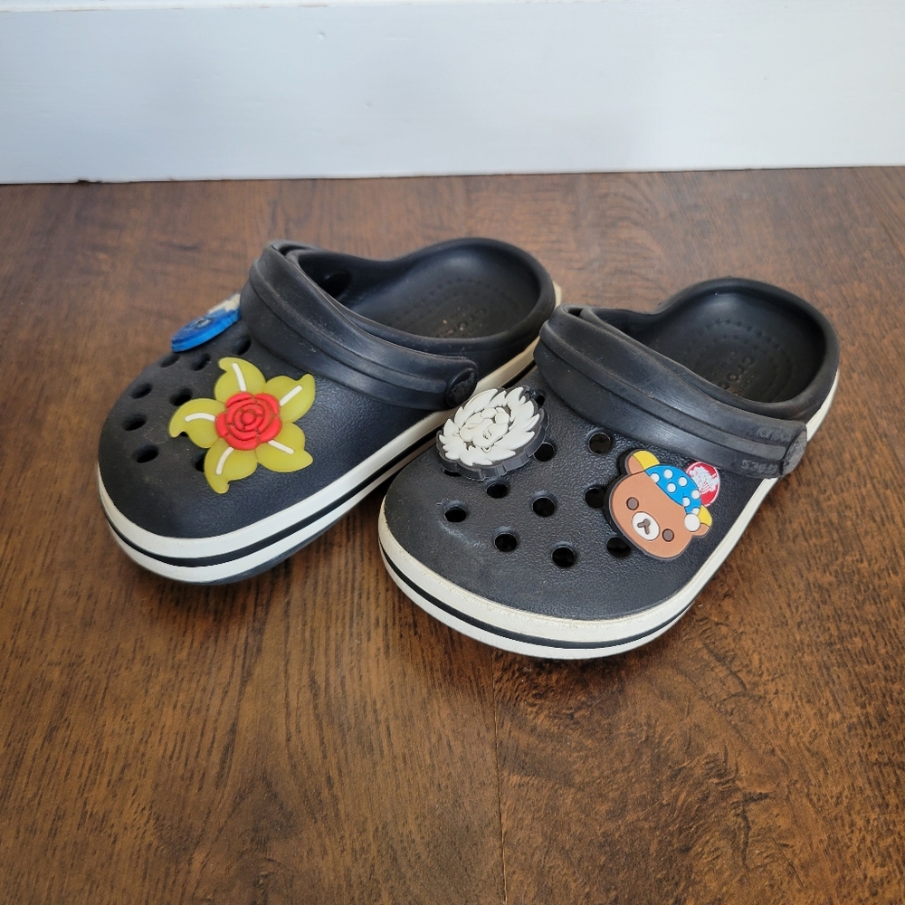 Black Crocs